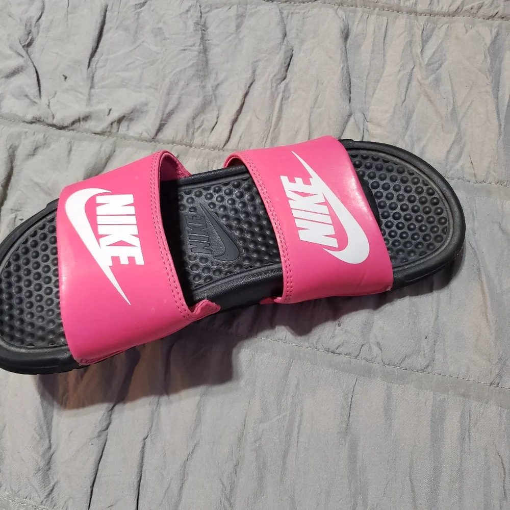 Nike bold comfy